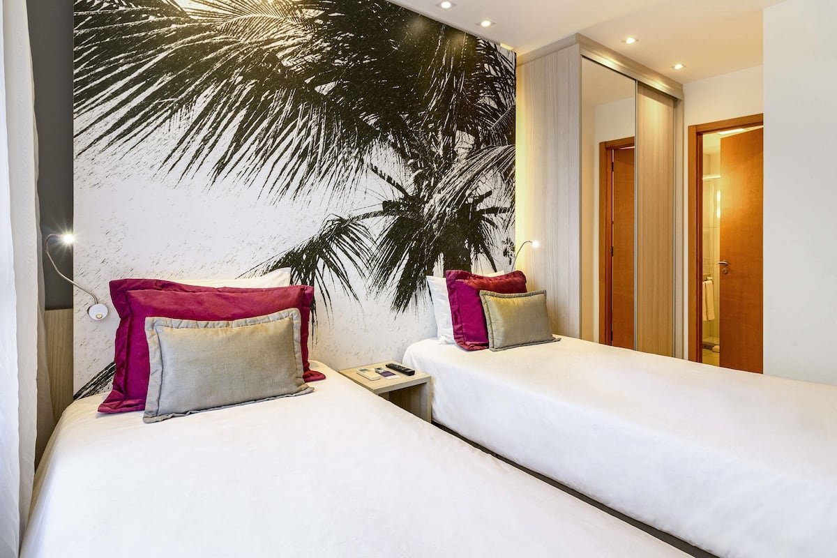 Rom – superior, 2 enkeltsenger | Minibar, skrivebord, wi-fi (inkludert) og sengetøy