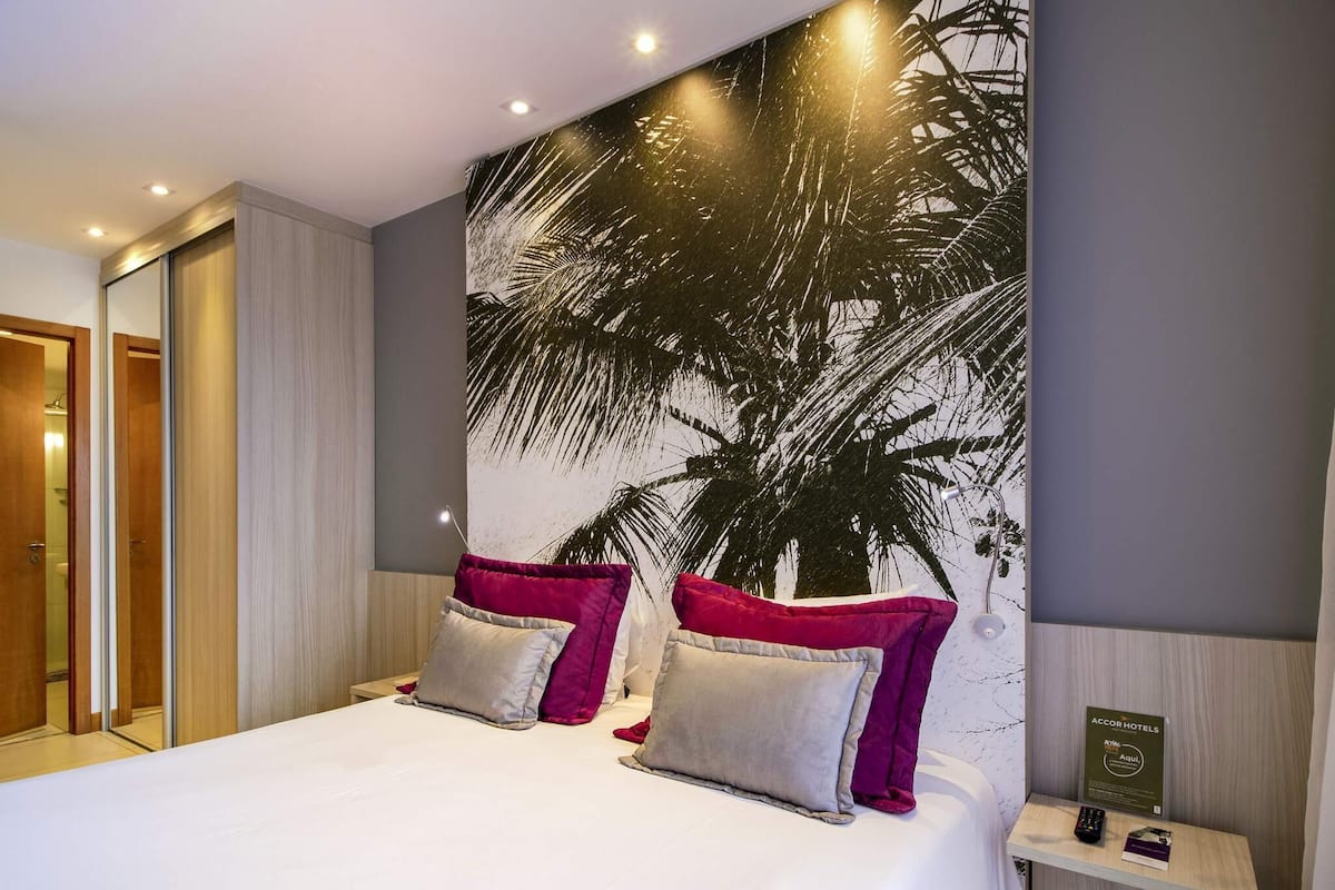 Standard Room, 1 Double Bed | Minibar, desk, free WiFi, bed sheets