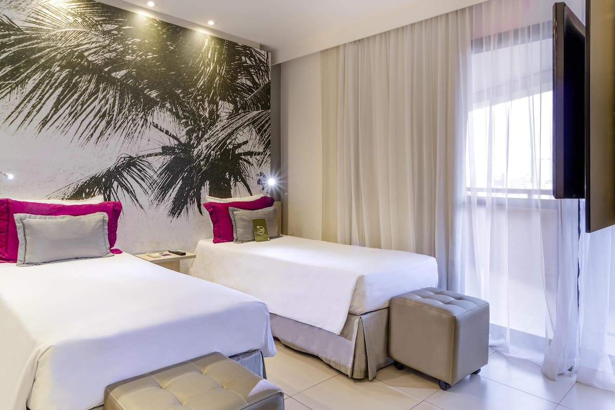 Habitación superior, 2 camas individuales | Minibar, escritorio, wifi gratis y ropa de cama