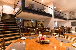 每日供应自助式早餐（每人 BRL 60.50）