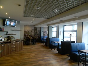Breakfast and lunch served, international cuisine - Center Hotel (Tallinn)