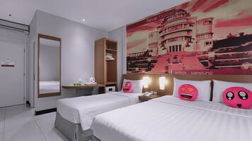 Family Oda (Funroom Family) | Odada kasa, masa, portatif/ilave yatak, ücretsiz kablosuz İnternet