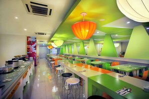 Breakfast area - favehotel Braga (Bandung)