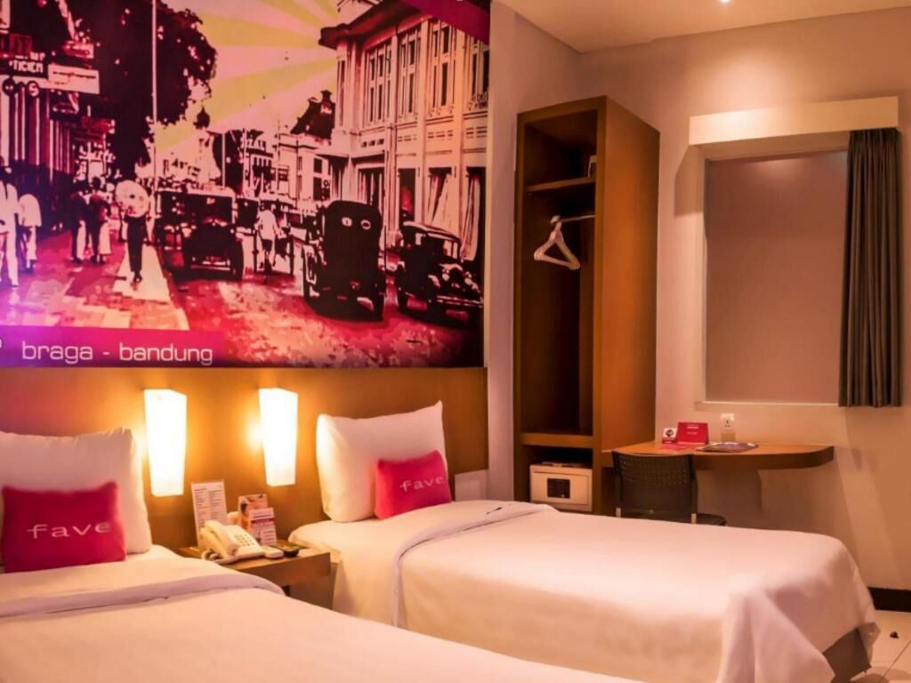 Zimmersafe, Schreibtisch, Zustellbetten, kostenloses WLAN