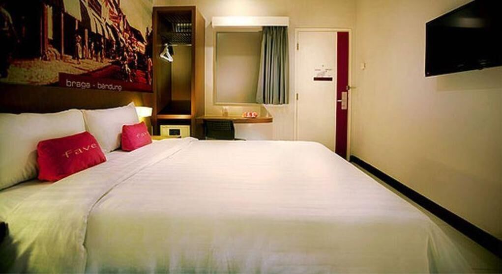 In-room safe, desk, rollaway beds, free WiFi