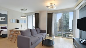 Executive Family Room - 2Bedrooms | Allergitestet sengetøy, Tempur-Pedic-senger og safe på rommet