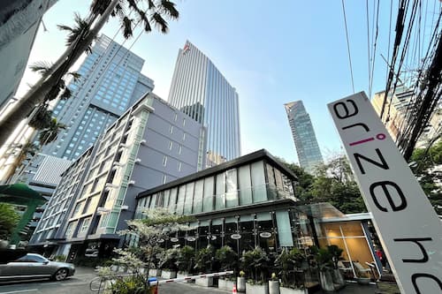 泰普尔床垫、客房内保险箱、办公桌、遮光窗帘