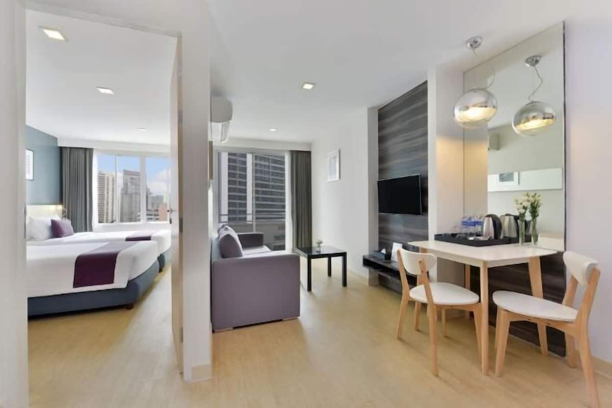 1 bedroom, Tempur-Pedic beds, in-room safe, desk
