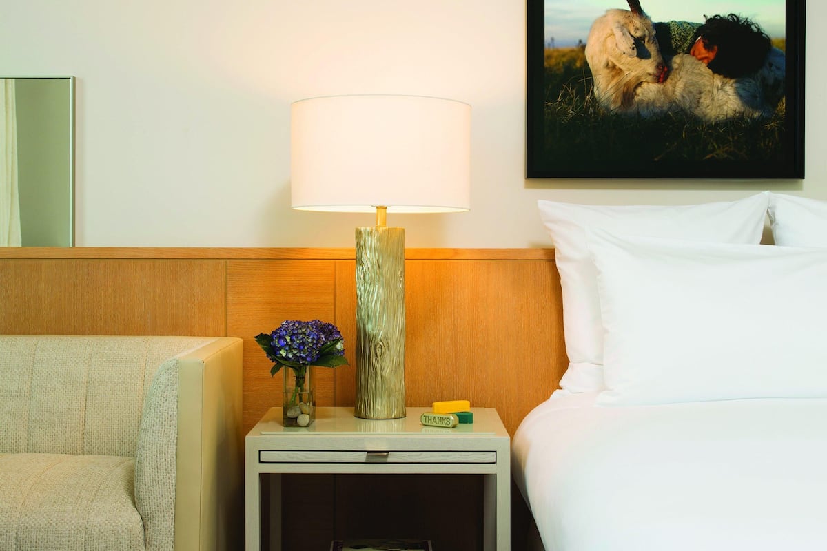 Habitación Deluxe, 1 cama de matrimonio grande | Ropa de cama de alta calidad, edredones de plumas, minibar y caja fuerte