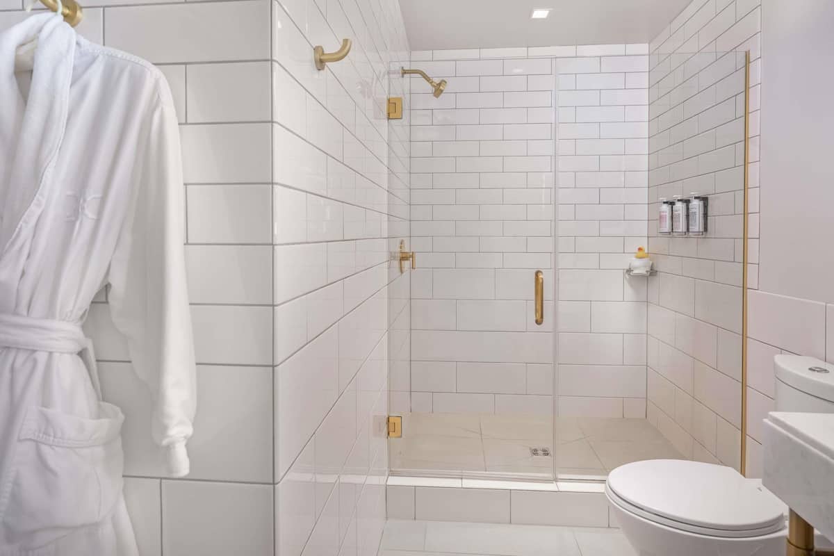 Premium bedding, down duvets, minibar, in-room safe