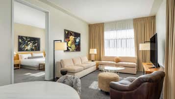 Suite, 1 kingsize-seng | Sengetøy av topp kvalitet, dundyner, minibar og safe på rommet