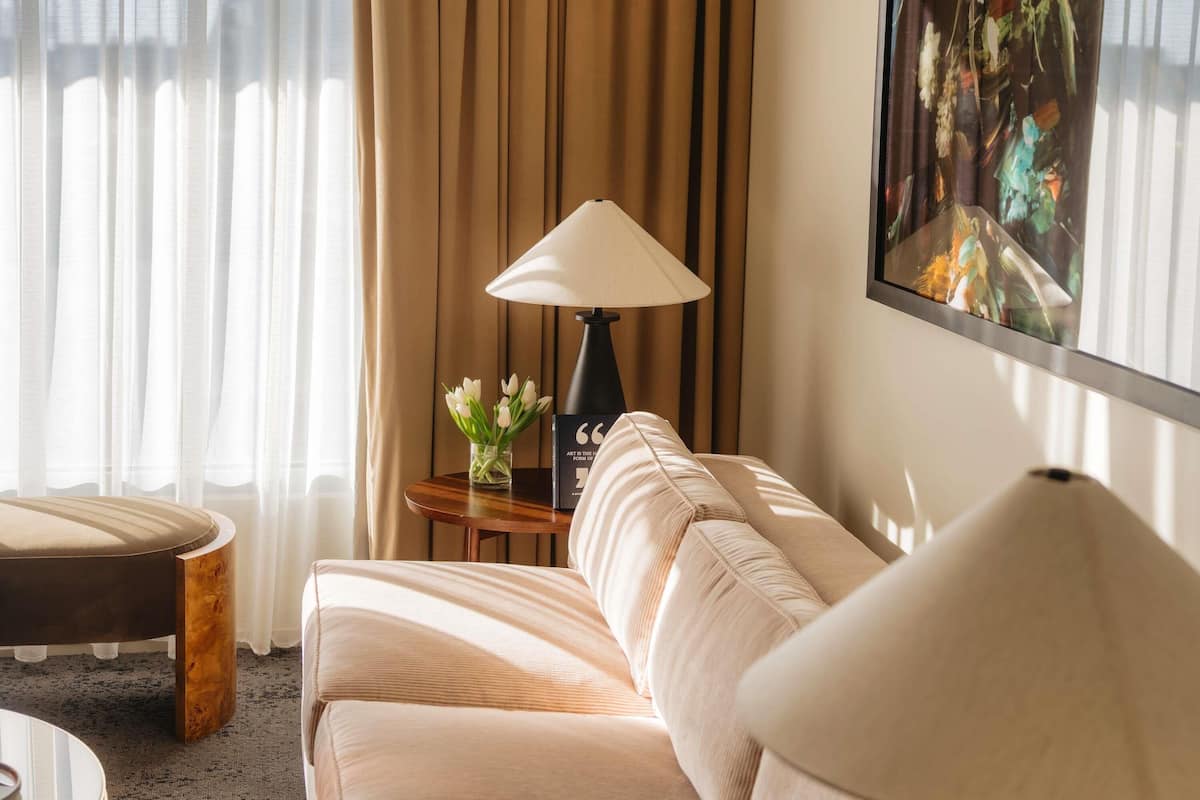 Premium bedding, down comforters, minibar, in-room safe