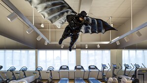 A gym with exercise equipment and a large mirror. - 21c Museum Hotel Bentonville (Bentonville)