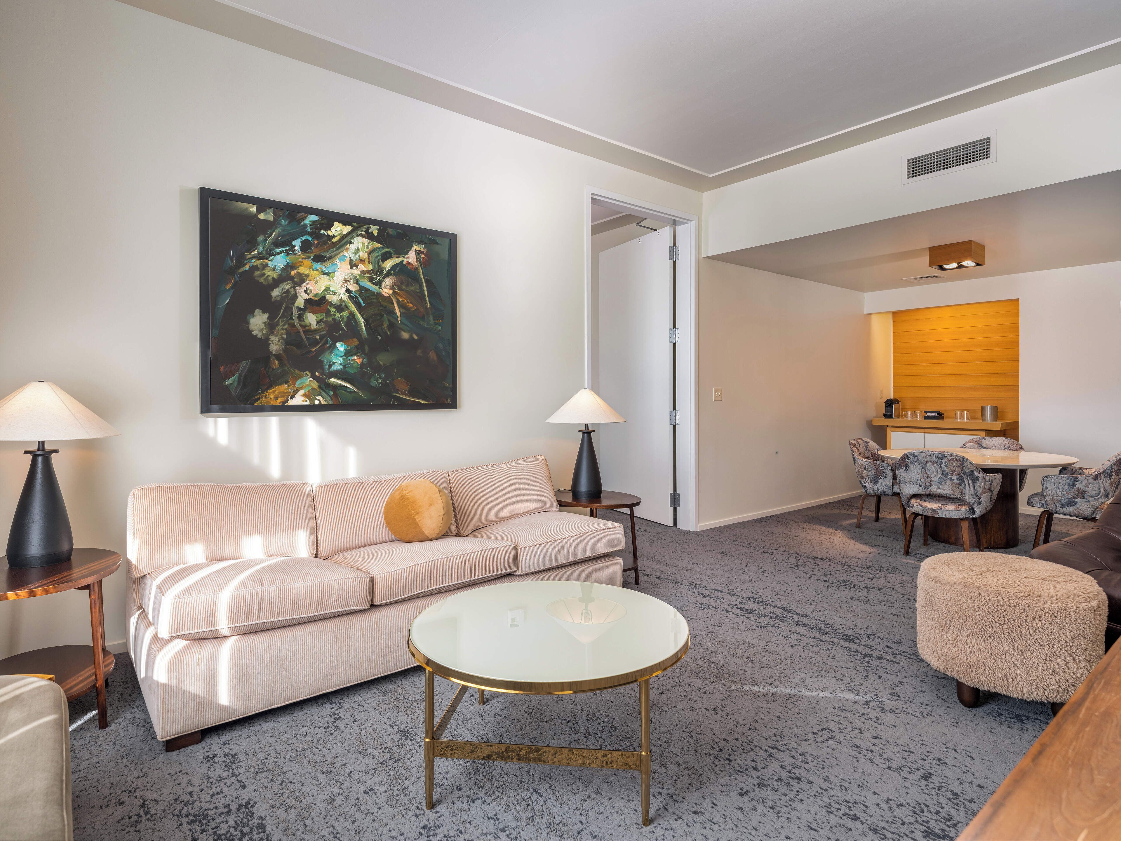 Hochwertige Bettwaren, Daunenbettdecken, Minibar, Zimmersafe