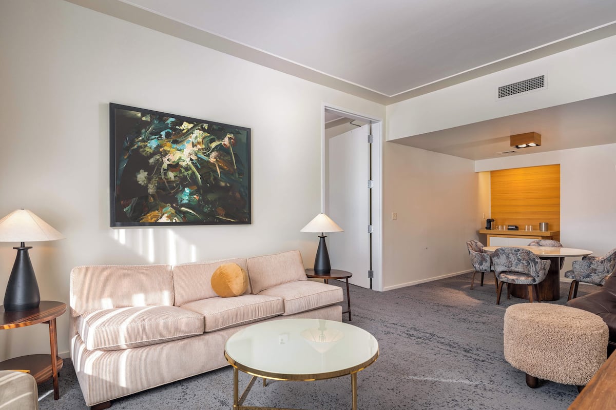 Hochwertige Bettwaren, Daunenbettdecken, Minibar, Zimmersafe