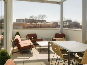 Suite, 1 cama King size | Ropa de cama de alta calidad, edredón y minibar