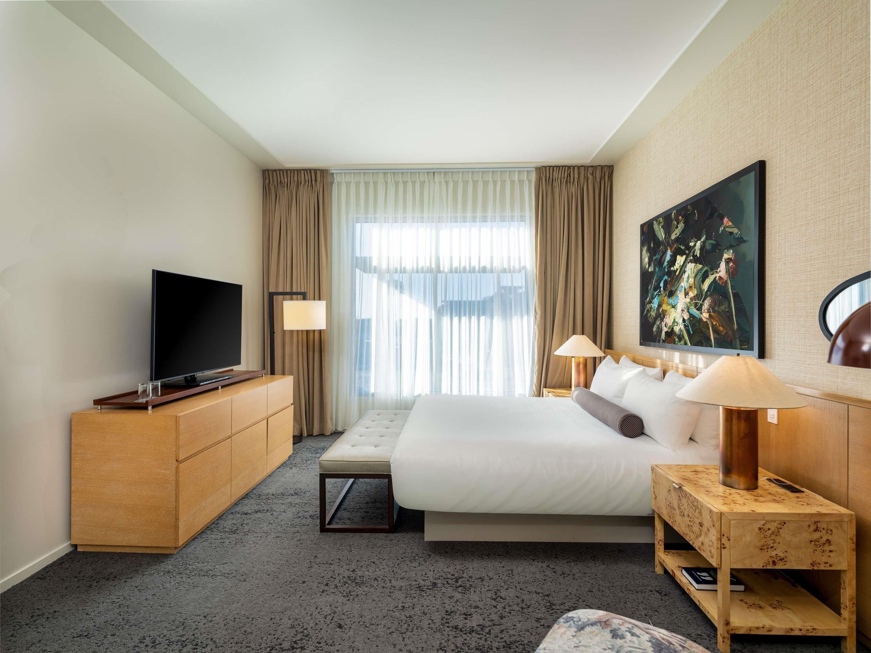 Premium bedding, down duvets, minibar, in-room safe