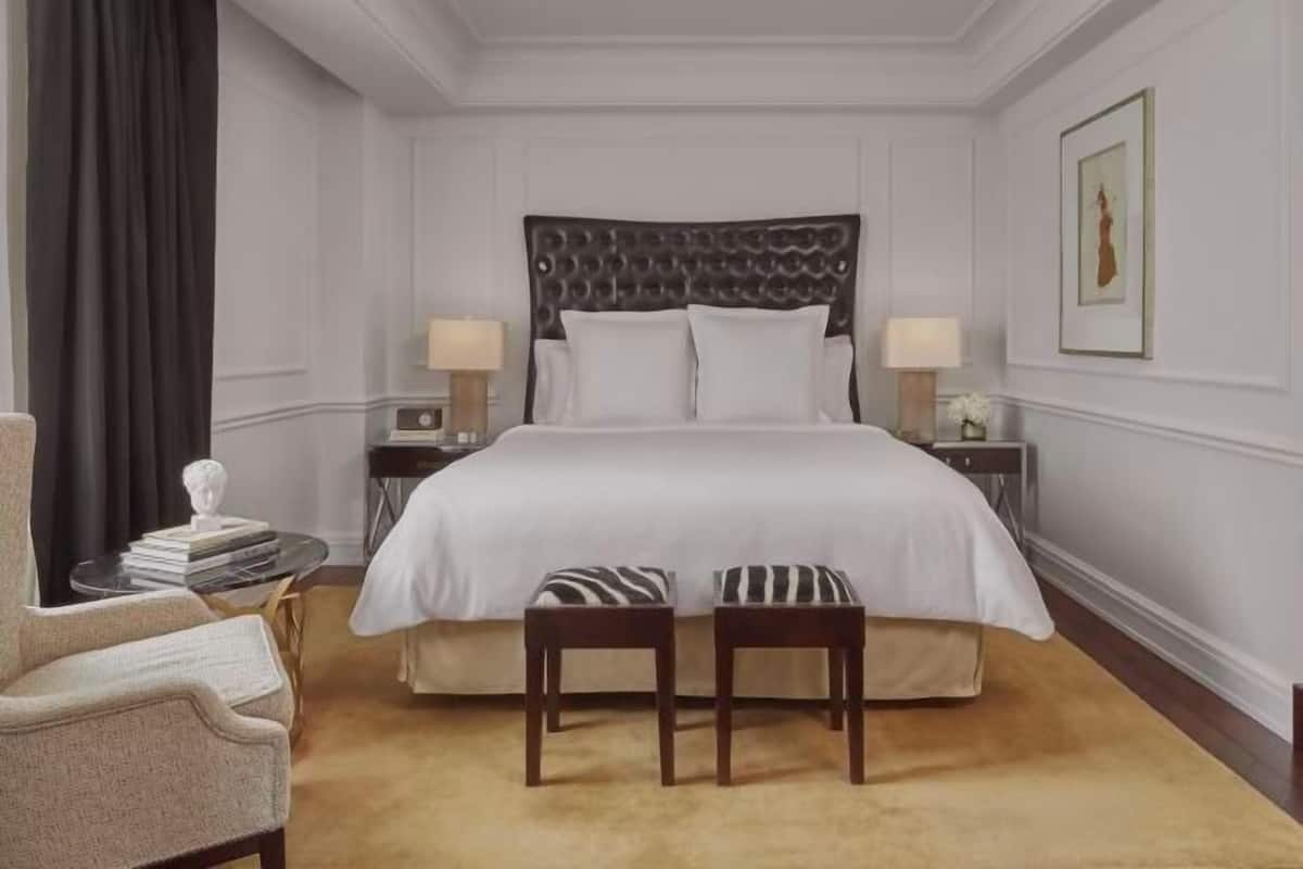 Premium bedding, pillow-top beds, minibar, in-room safe