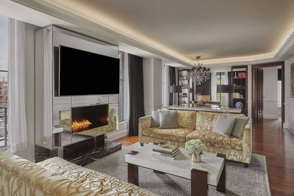 Presidential Suite | Premium bedding, pillowtop beds, minibar, in-room safe