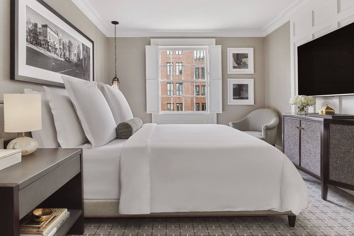 Room (Townhouse) | Premium bedding, pillowtop beds, minibar, in-room safe