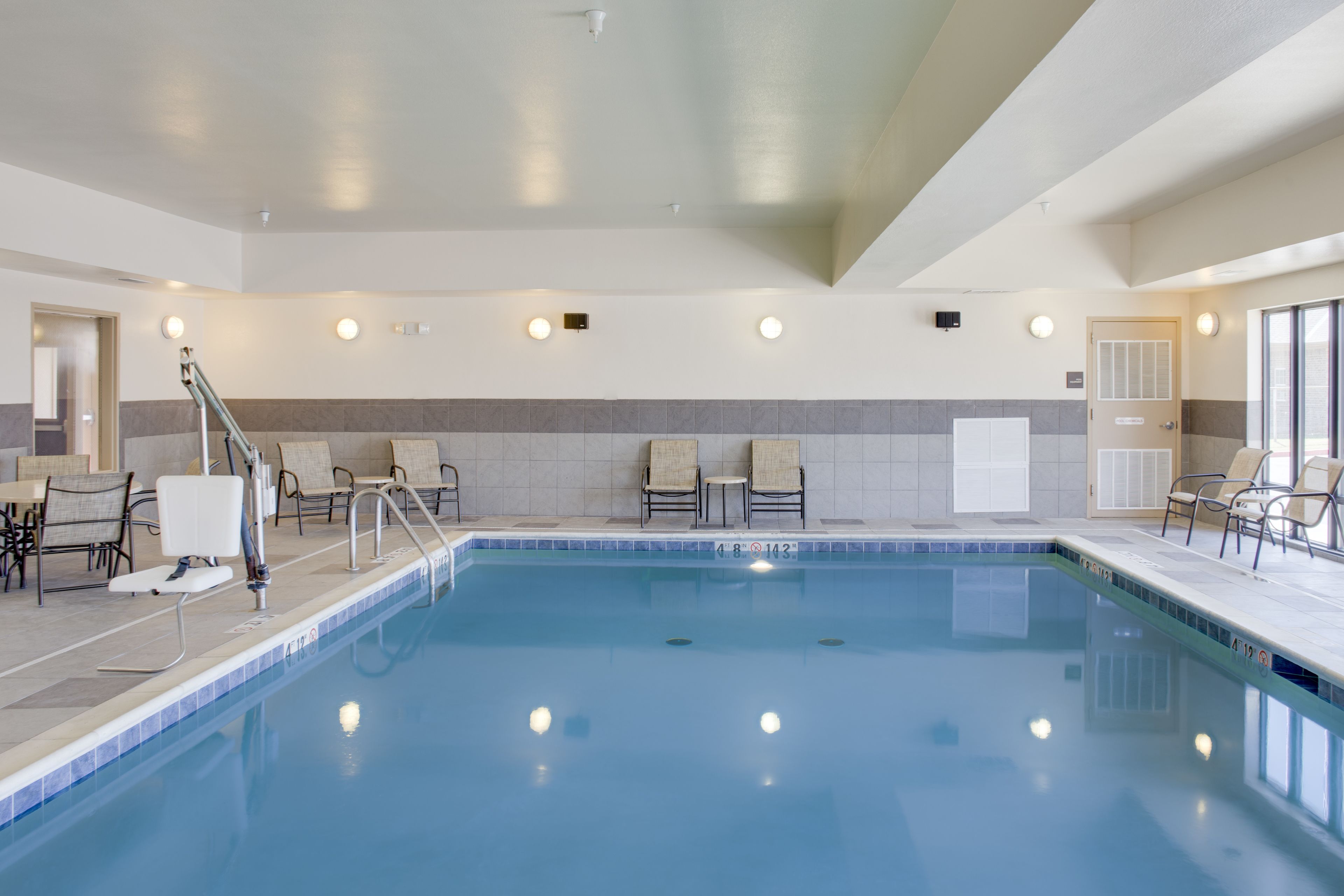 indoor pool, open 6:00 am to 10:00 pm, pool loungers