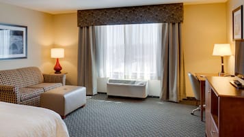Down duvets, in-room safe, desk, blackout curtains