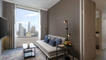 Deluxe Suite, 1 Queen Bed | In-room safe, desk, laptop workspace, blackout curtains