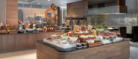 Breakfast served, international cuisine