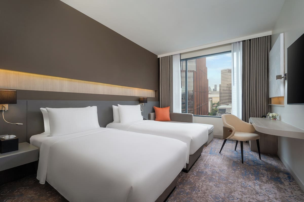 Zimmersafe, Schreibtisch, laptopgeeigneter Arbeitsplatz