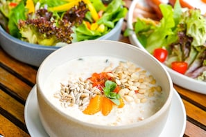 Frokostbuffé hver dag (mot et tillegg)
