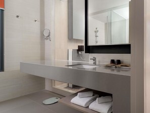 Deluxe Suite, 1 Queen Bed | In-room safe, desk, laptop workspace, blackout drapes