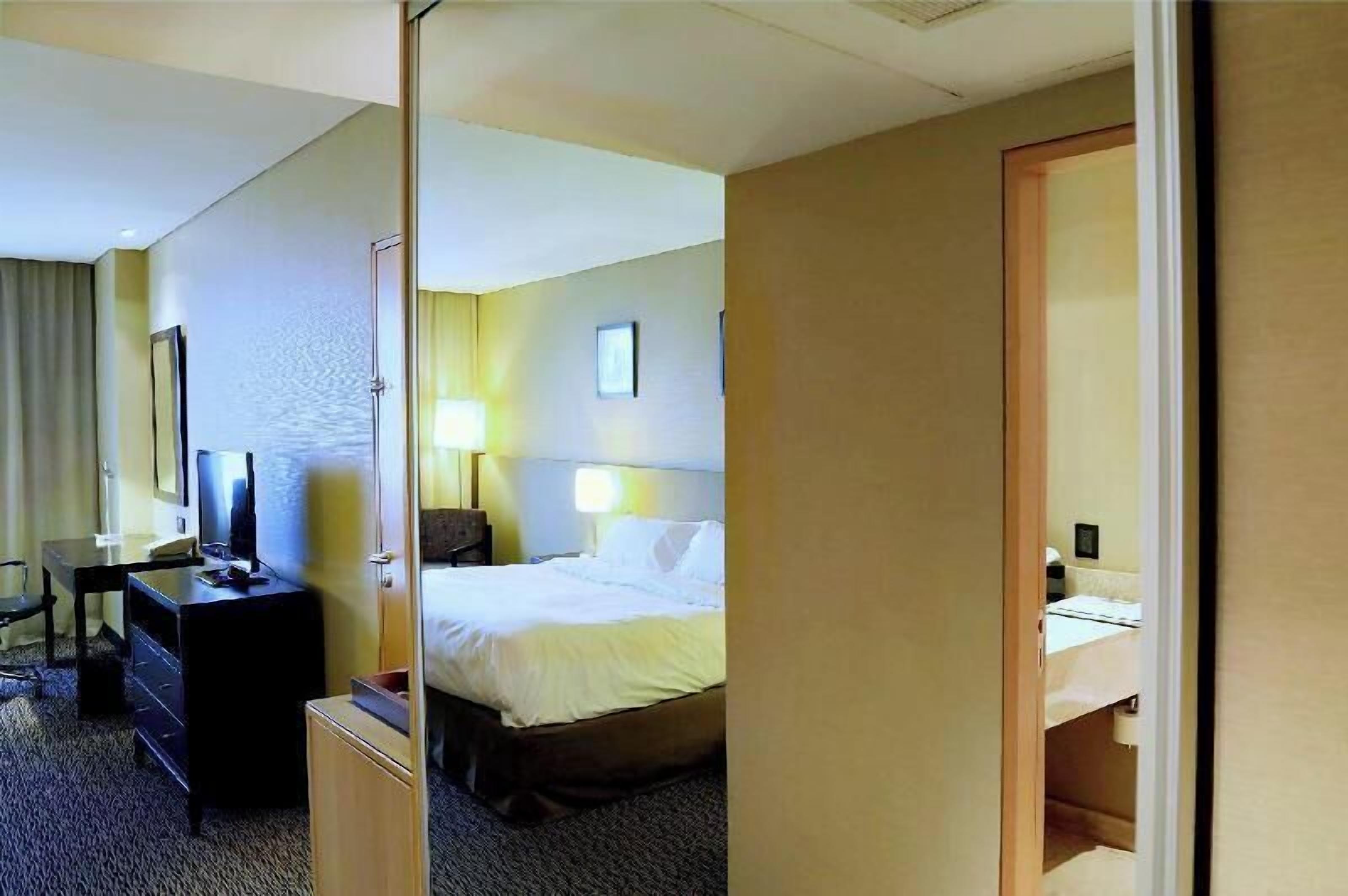 In-room safe, desk, soundproofing, free cots/infant beds