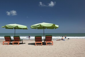 Una spiaggia nelle vicinanze