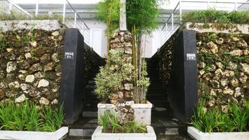 Pintu masuk properti