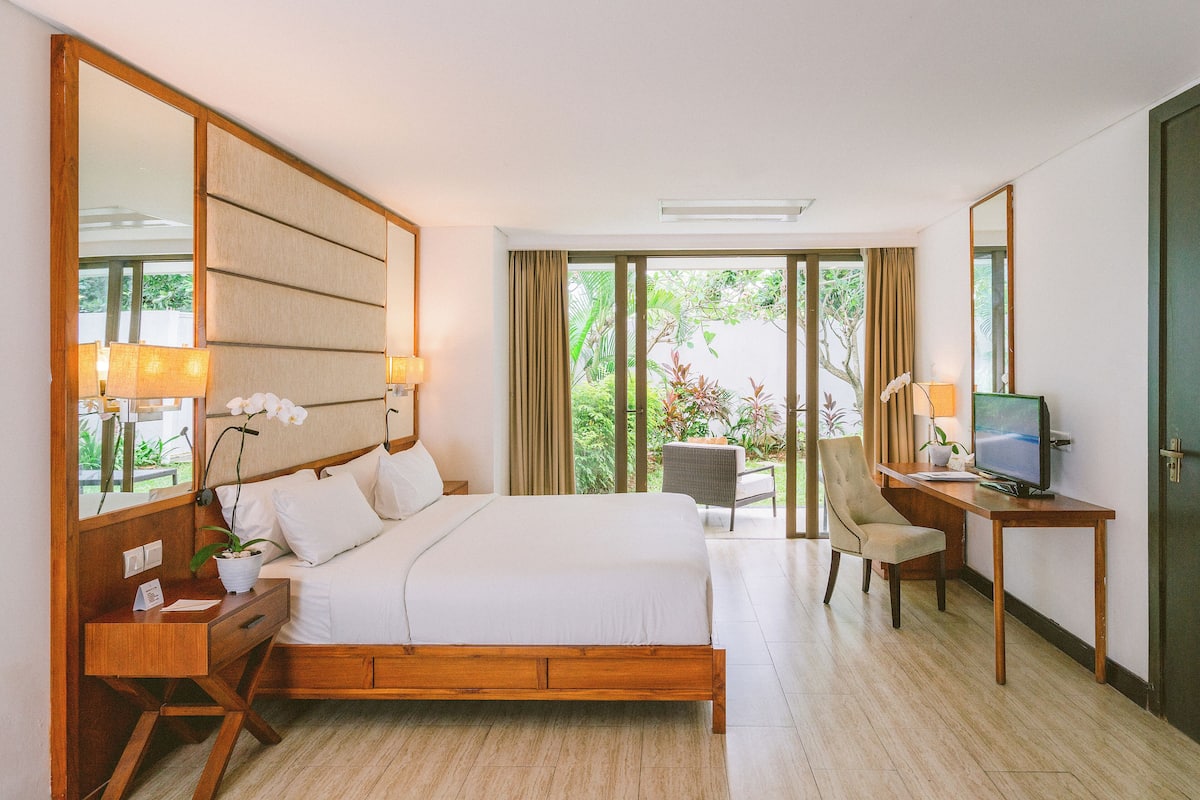 One Bedroom Suite | In-room safe, blackout drapes, iron/ironing board, WiFi
