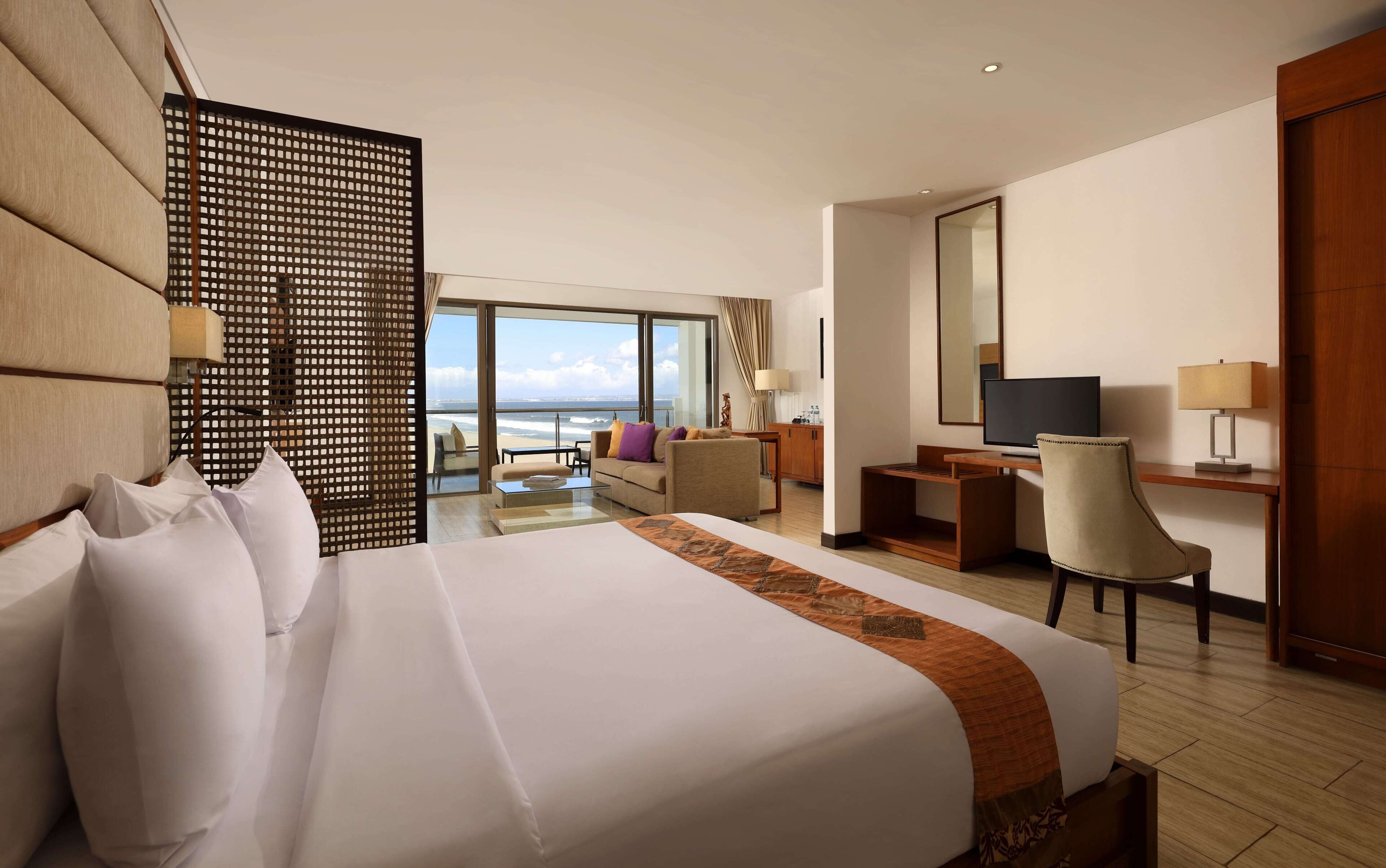 Suite, 1 kamar tidur, pemandangan samudra | Brankas, tirai kedap cahaya, setrika/meja setrika, dan Wi-Fi