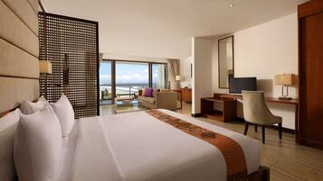 Suite, 1 kamar tidur, pemandangan samudra | Brankas, tirai kedap cahaya, setrika/meja setrika, dan Wi-Fi
