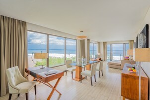 Caja fuerte, cortinas opacas, tabla de planchar con plancha y wifi