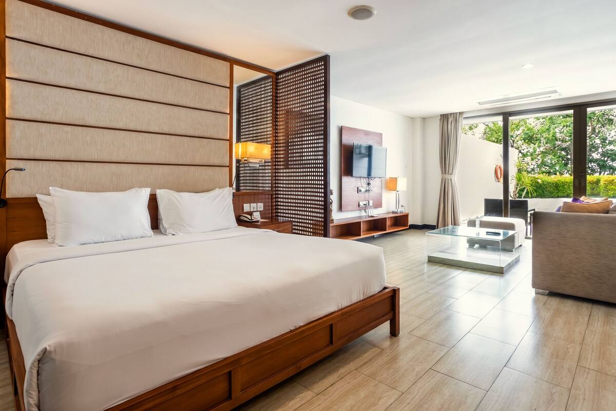 套房, 1 間臥室 (with Pool) | 客房內保險箱、遮光布/窗簾、熨斗/熨衣板、無線上網