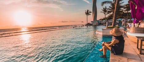 Poolside bar