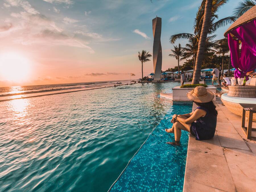 Bar junto a la piscina