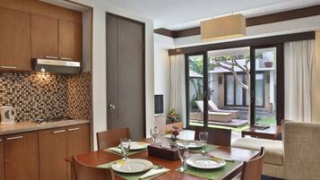 2 bedrooms, in-room safe, desk, iron/ironing board