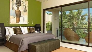 2 bedrooms, in-room safe, desk, iron/ironing board