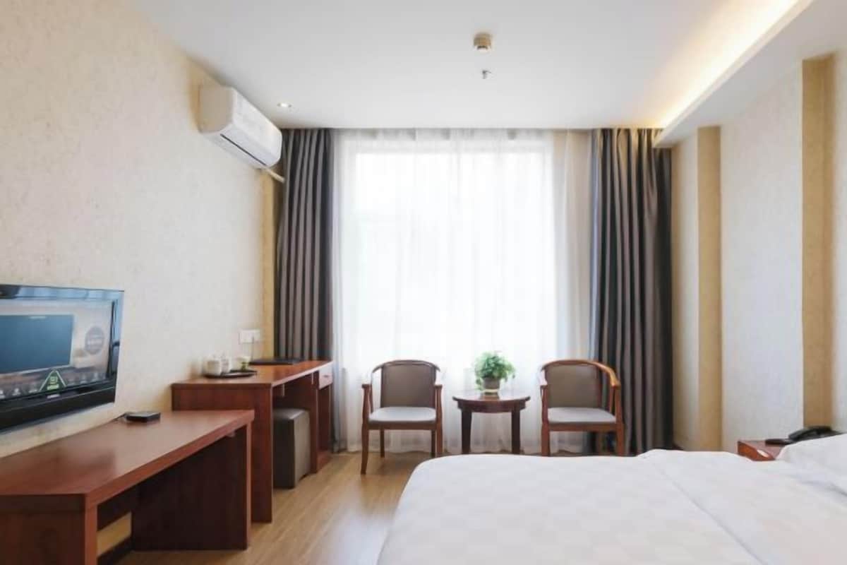 Super Deluxe Queen Room