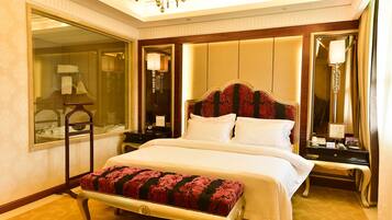Suite (Ultra Sassy Double) | Premium bedding, desk, blackout drapes, iron/ironing board (on request)