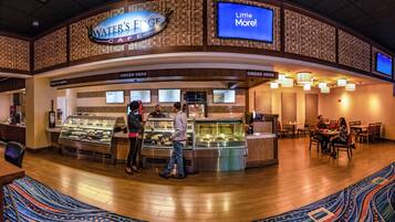 5 restaurants, serveren ontbijt