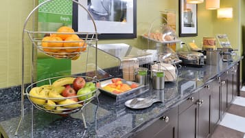 Tägliches inbegriffenes Frühstück zum Mitnehmen