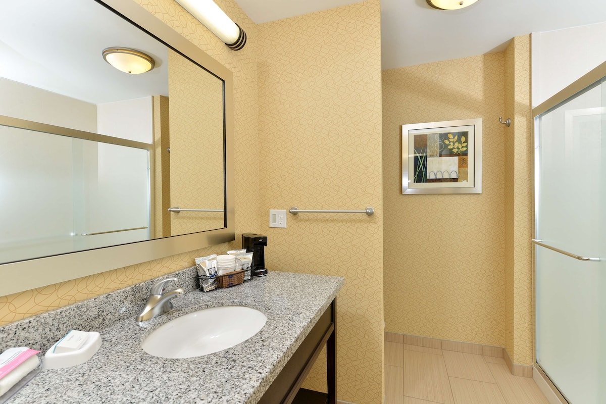 Free toiletries, hair dryer, towels