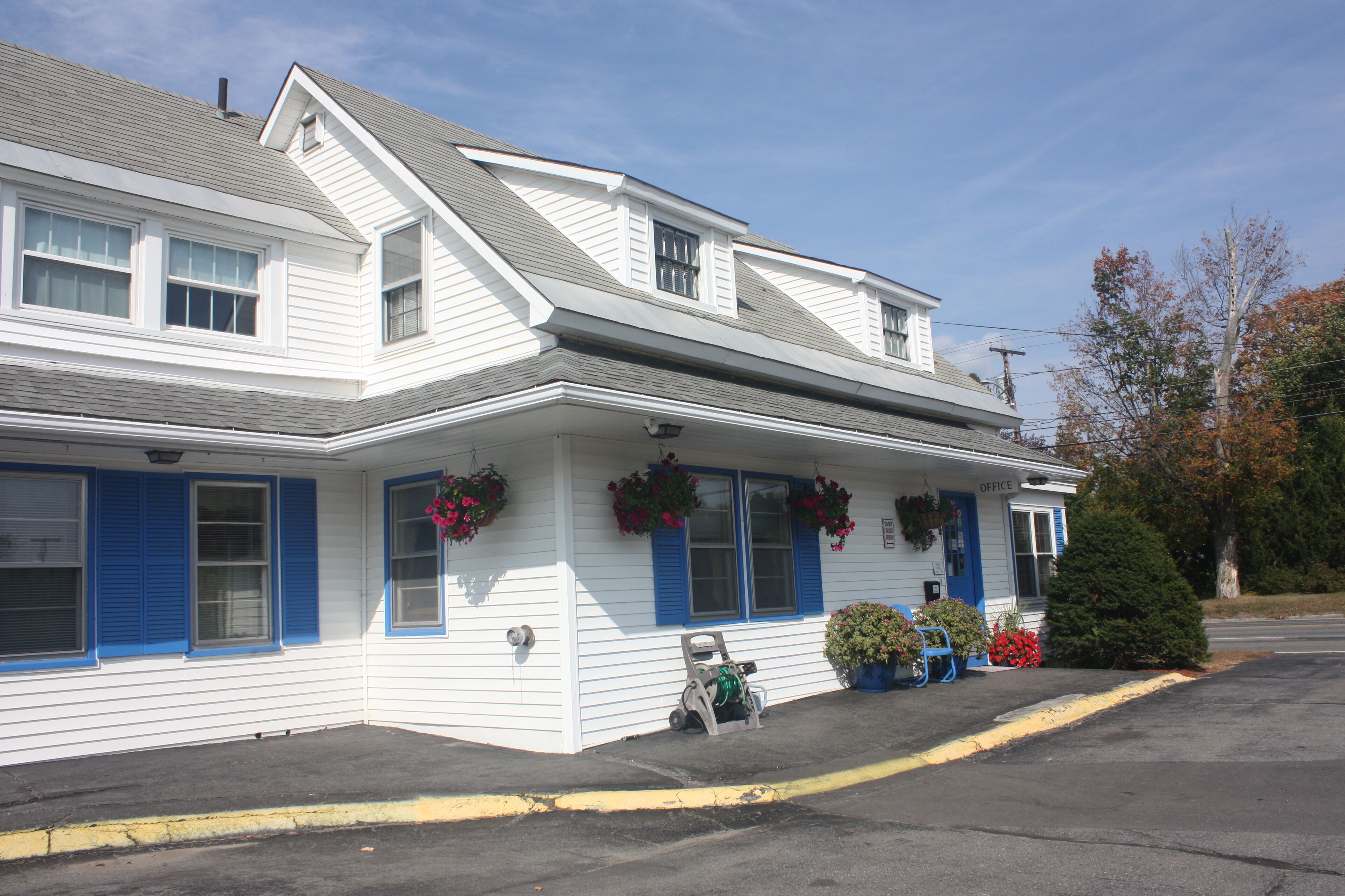 Vista frontal de la propiedad