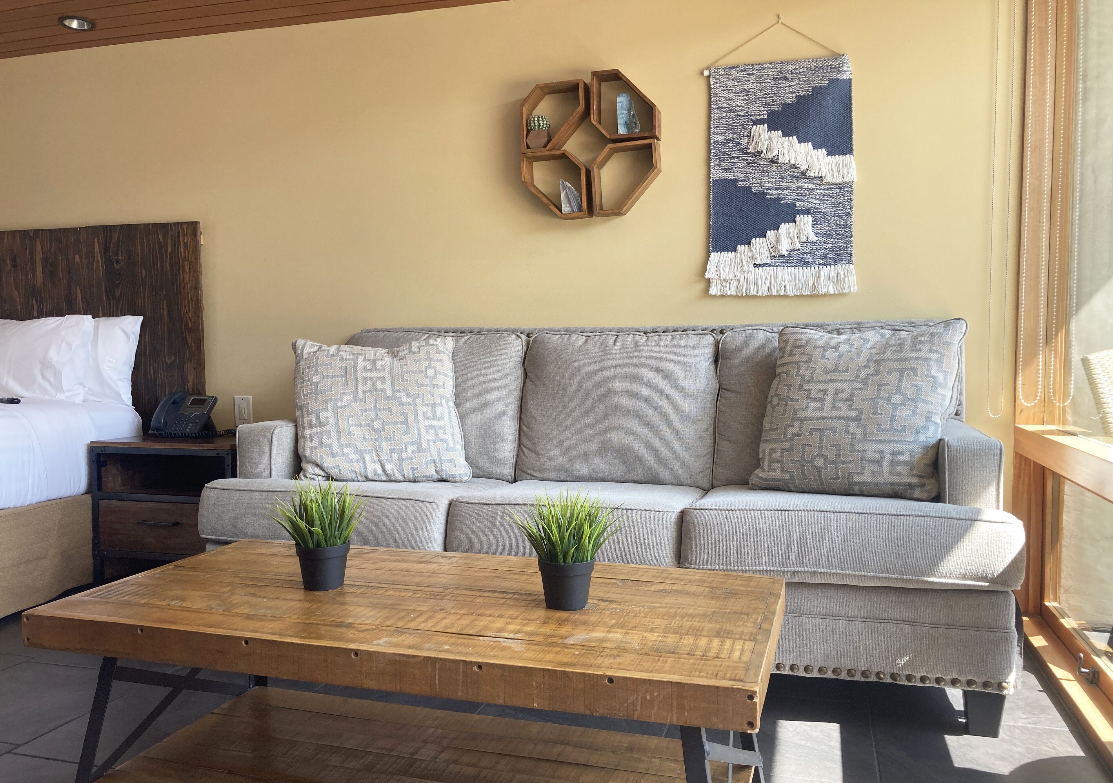 deluxe room, 1 king bed | 1 bedroom, down duvets, desk, iron/ironing board